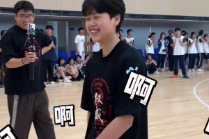 有請(qǐng)三分王鐘佳麗！ 就是這個(gè)咖喱帥！